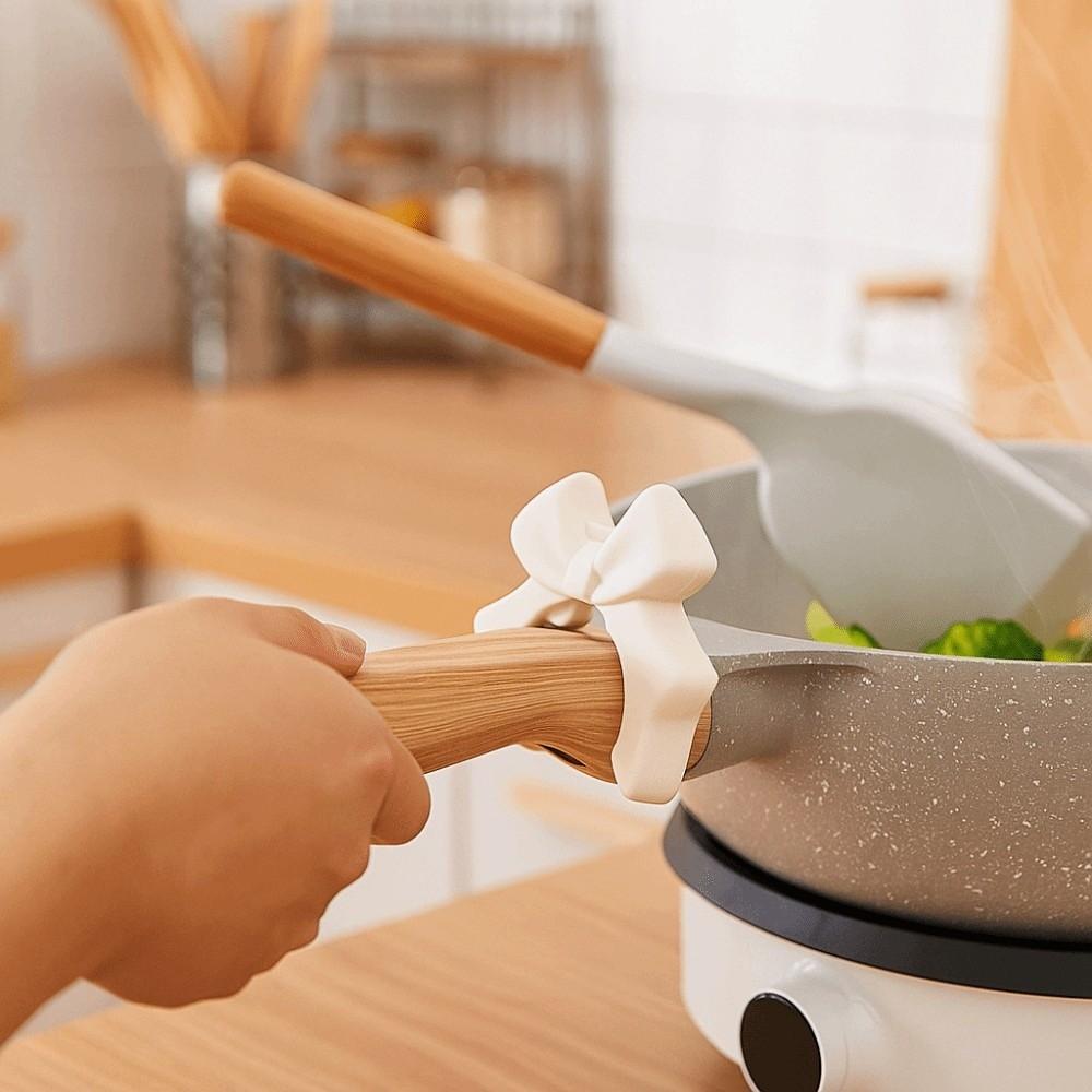 Bow-knot Silicone Spoon Holder Silicone Construction Pan Clip Rack Convenient Spoon Rest  Cooking