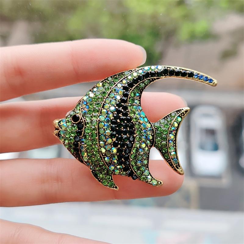 Elegant Flamingo Crystal Brooch: Cute Animal Pin for Coats or Jackets