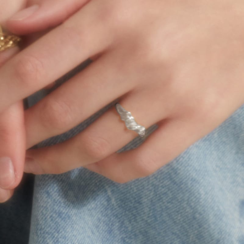 BOLDIERE Unbalance Leaf Ring_ R24[Silver]