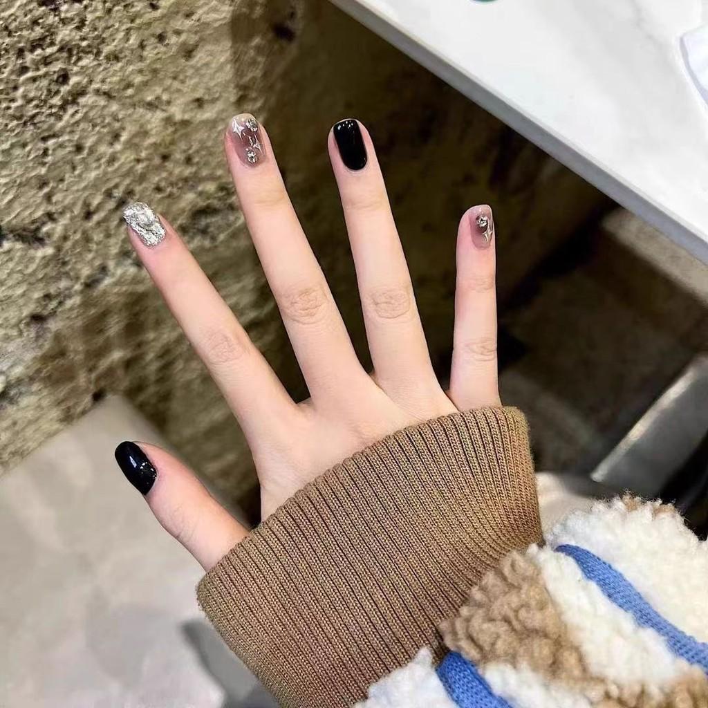 100% HANDMADE Fake Nail Set With Glue Black Slash Diamond 4-pointed Star Short Style Phototherapy Nails Reusable and Removable Nails