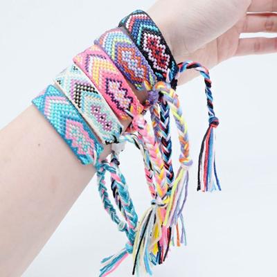 Polyester Handgefertigtes Armband Mit Gewebter Quaste Quasten Detail Böhmisches Armband Stern/Herz Akzent Modeaccessoire