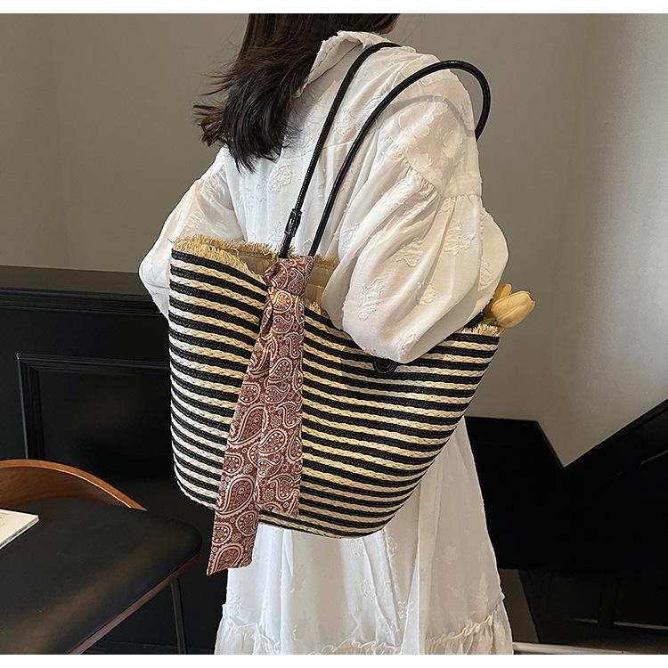 Summer Beach Vacation Single Shoulder Bag Large Capacity Portable Vegetable Basket Bag Women's Versatile Literary Commuter Shoulder Straw Beach Bag