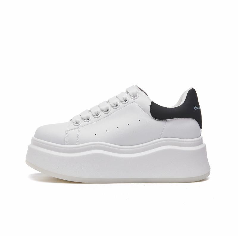 

Spring and Autumn new women s leather Internet celebrity white shoes thick sole heightening sports leisure fashion board shoes one piece 2025 35