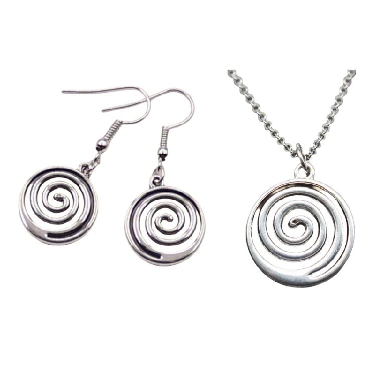 Eye Catching Pendant Necklace Unique Swirl Pendant Clavicle Chain Adjustable