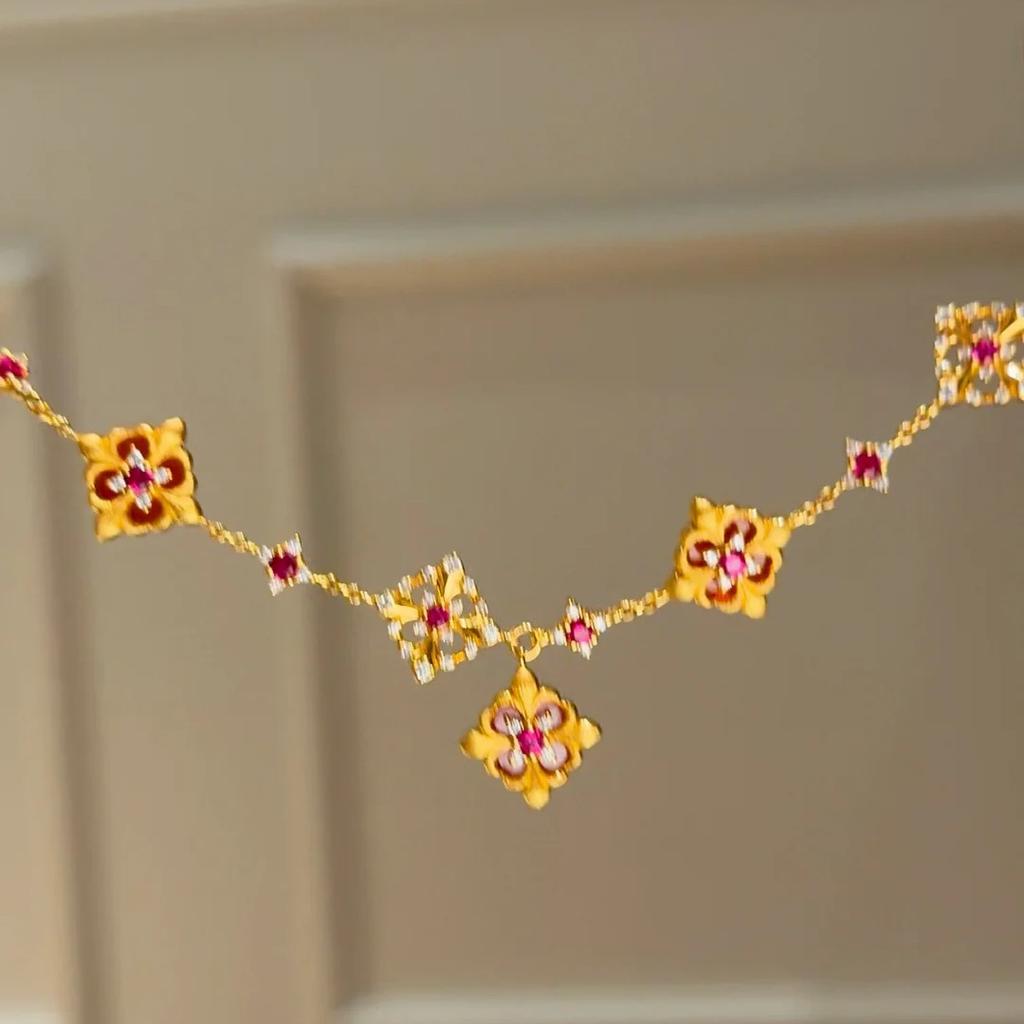 French Retro Rose Red Diamond Red Corundum Six-flower Agate Iris Bracelet Femininity High-end Small Fragrant Style Jewelry