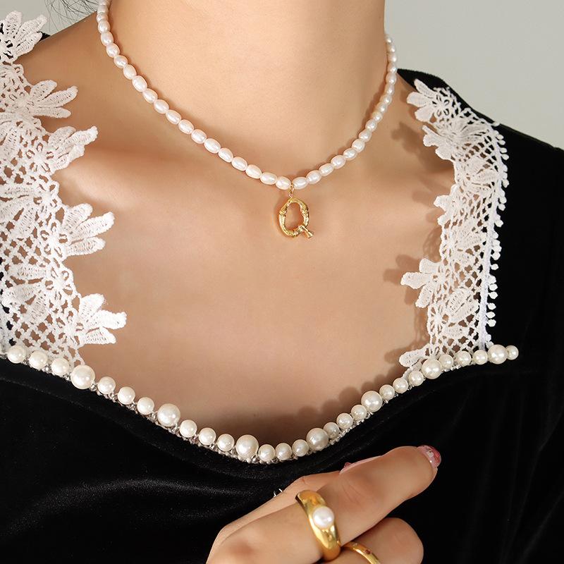 Party Banquet Gorgeous Non-Fading Light Luxury Design Freshwater Pearl Necklace 26 Letters Gold-Plated Pendant Collarbone Chain