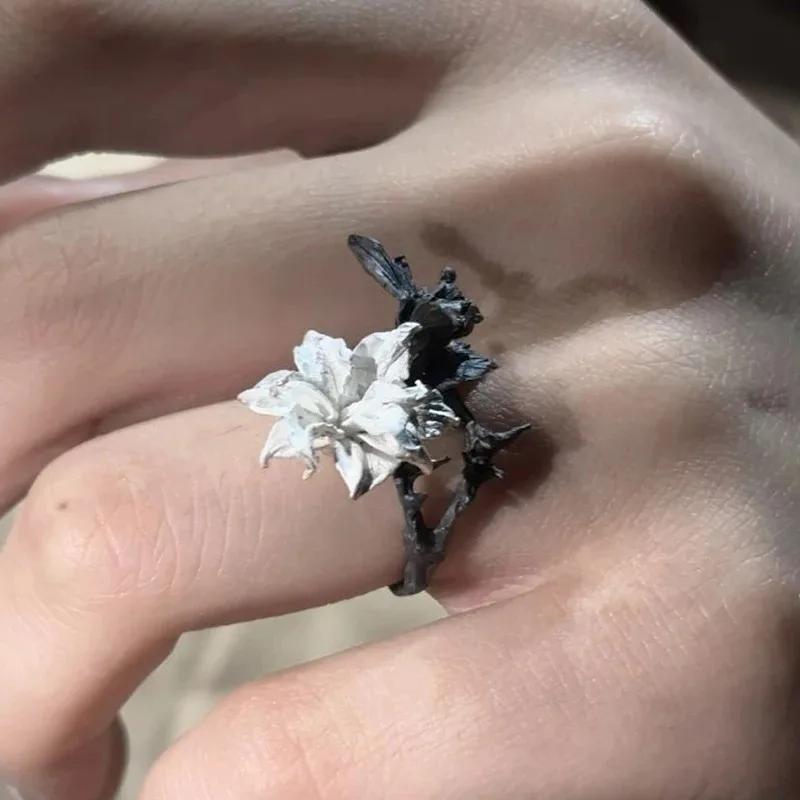 Mandala Flower Exquisite Black and White Ring for Women Personality Metal Punk Party Finger Ring Fashion Jewelry Accessories