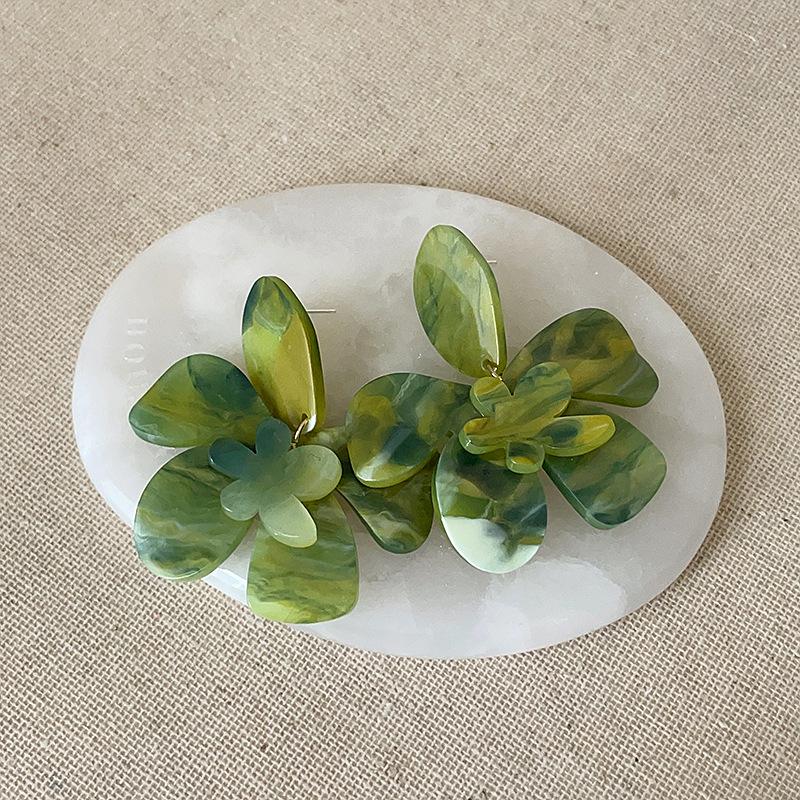Super Fairy Flower Stud Earrings: Women's Retro Exaggerated Design, Elegant and Versatile.