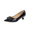 Tacchi alti in vernice francese da donna versatili 2025 primavera ed estate nuova fibbia quadrata scollatura temperamento a punta tacco kitten scarpe singole