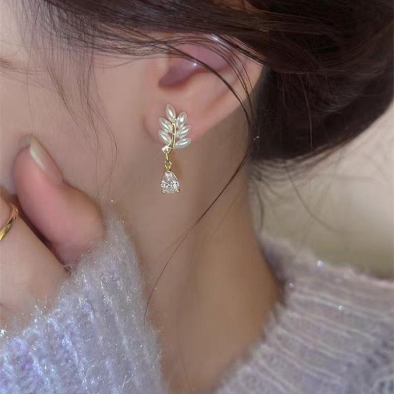 French Leaf Pearl Water Drop Zircon Earrings Women's Light Luxury Premium Versatile Earrings Small Temperament Exquisite Earrings
