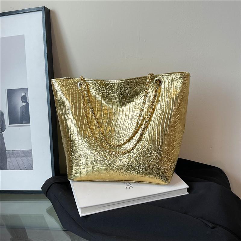 Personalized Fashion, Popular Handbags This Year 2025 New Foreign Style Fashion Atmosphere Commuting Underarm Shoulder Tote Bag