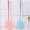Plastic Manual Fly Swatter Long Hand Fly Swatter Mosquito Pests Control Insect Killer Home Kitchen Accessories Random Color