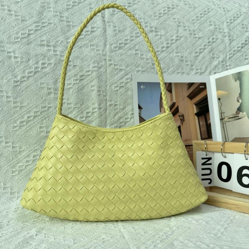 New handwoven bag, high-end women's vegetable basket, handbag, shoulder bag.