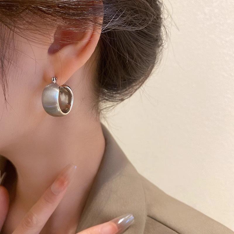 Personality Brushed Circle Ear Buckle Fashion Cold Wind Earrings Female Niche Simple Temperament Earrings Casual Elegant Accessories Classic Jewelry