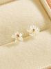 Minimalpiercing 14K Mother-Of-Pearl Flower Piercing Earrings
