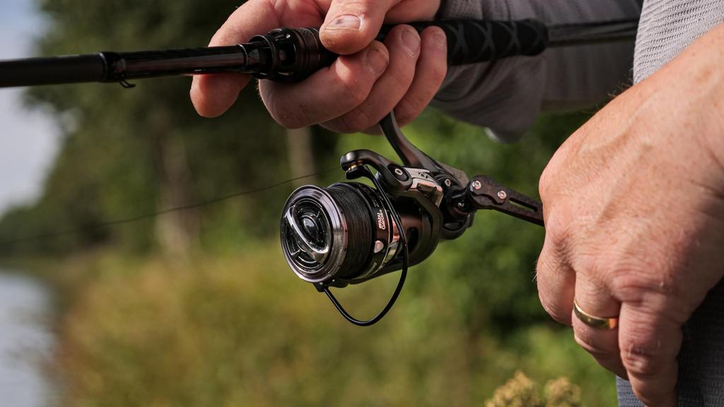 Abu Garcia Zenon MG-X 3000MS Mid-Shallow Spool Spinning Reel for Saltwater Fishing