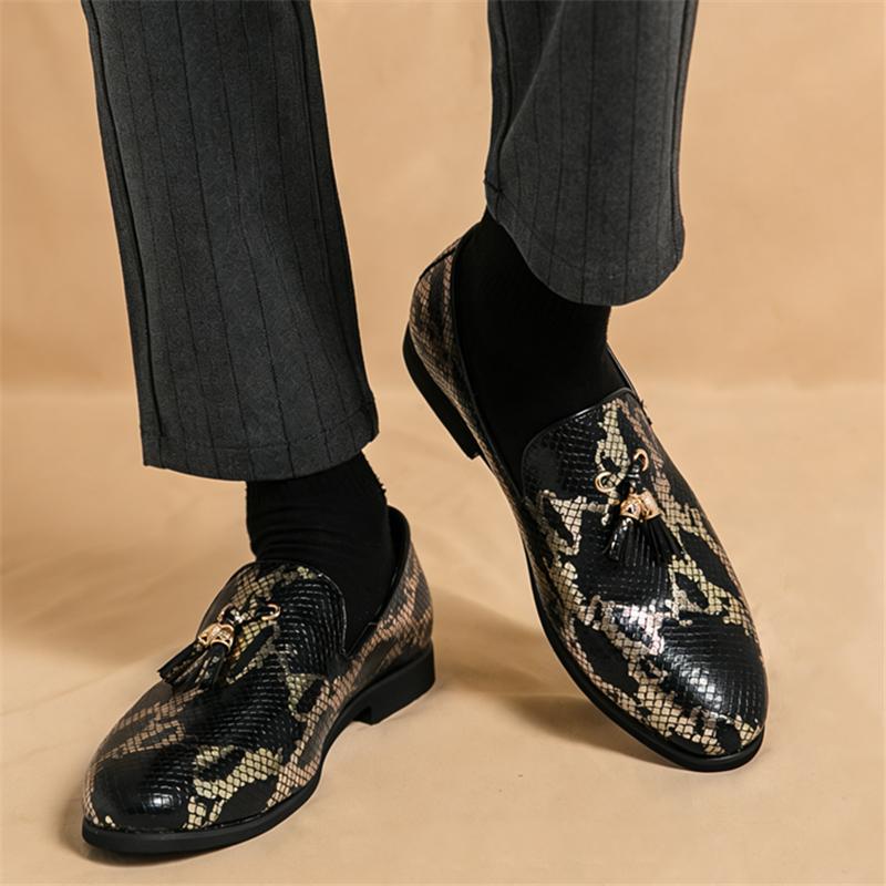 Fashionable New Men's Tassels Flats Shoes Designer Male Black Green Loafers Wedding Dress Homecoming Footwear Zapatos Hombre