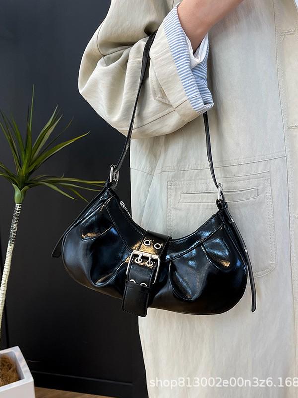 Korean-Style Retro Pleated Crescent Shoulder Bag for Women