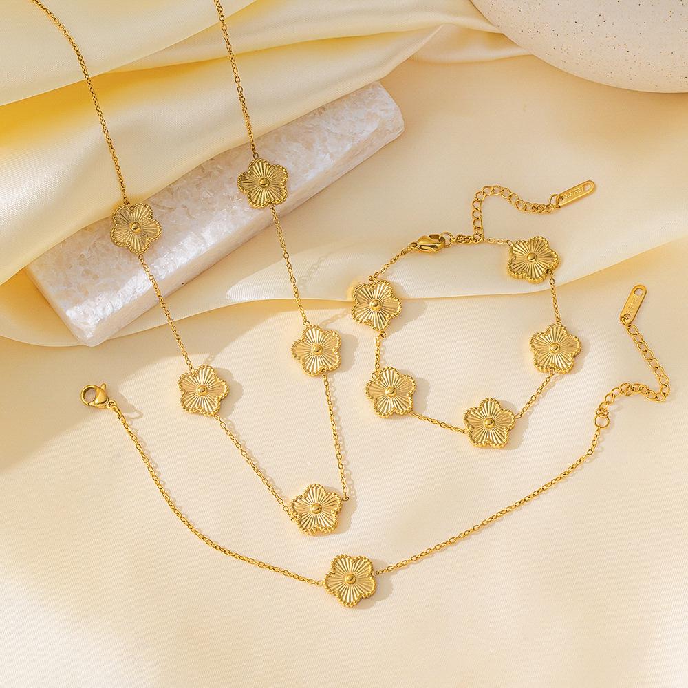 ALTERA Hot Selling Stainless Steel Luxury Five Leaf Flower Bracelets Gold Plated Clover Charm Bracelet Zircon for Women Gift