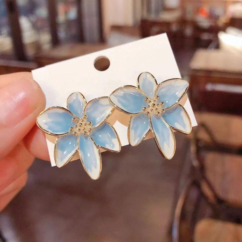 

Light luxury retro foreign style gentle dripping oil flower stud earrings women, simple fashion temperament earrings earrings светло-синий