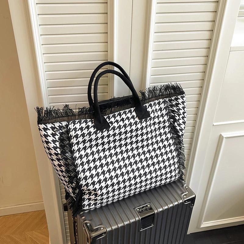 New Trendy and Fashionable Large-capacity Handbag Polyester Fiber Polka Dot Pattern, Versatile Commuter Single-shoulder Tote Bag