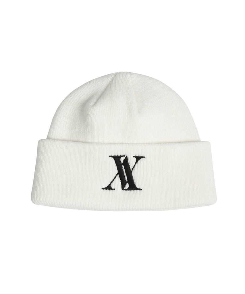 AVANDRESS Av Logo Beanie White