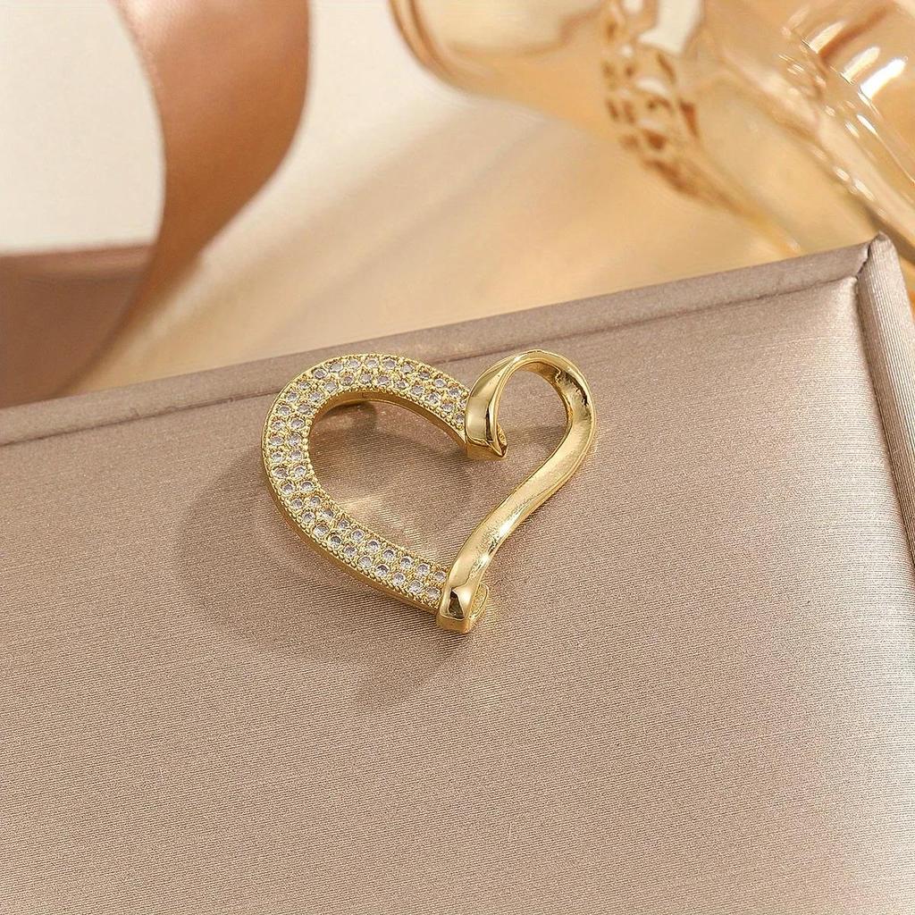 Colored Zircon Love Pendant for Women Fashionable Palace Style Elegant and Versatile Stainless Steel Chain Random Colors