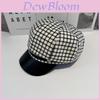 Cappello a otto lati con motivo a quadri e tesa larga per la moda primaverile e autunnale