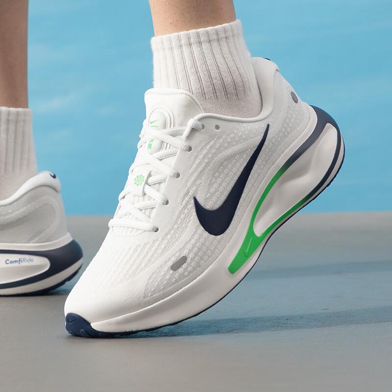 NIKE 7/24 Road Running Shoes