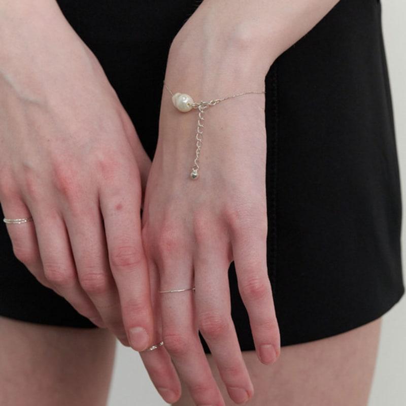 

LOVE ME MONSTER [Silver] Baroque Pearl & Chain Bracelet (L241MBC050) SILVER