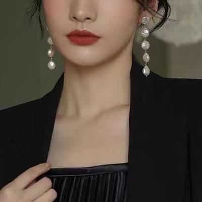 Natural Freshwater Button Pearl Earrings 11k Gold-inlaid Vintage Elegant Long Tassel Baroque Earrings with a Premium Feel