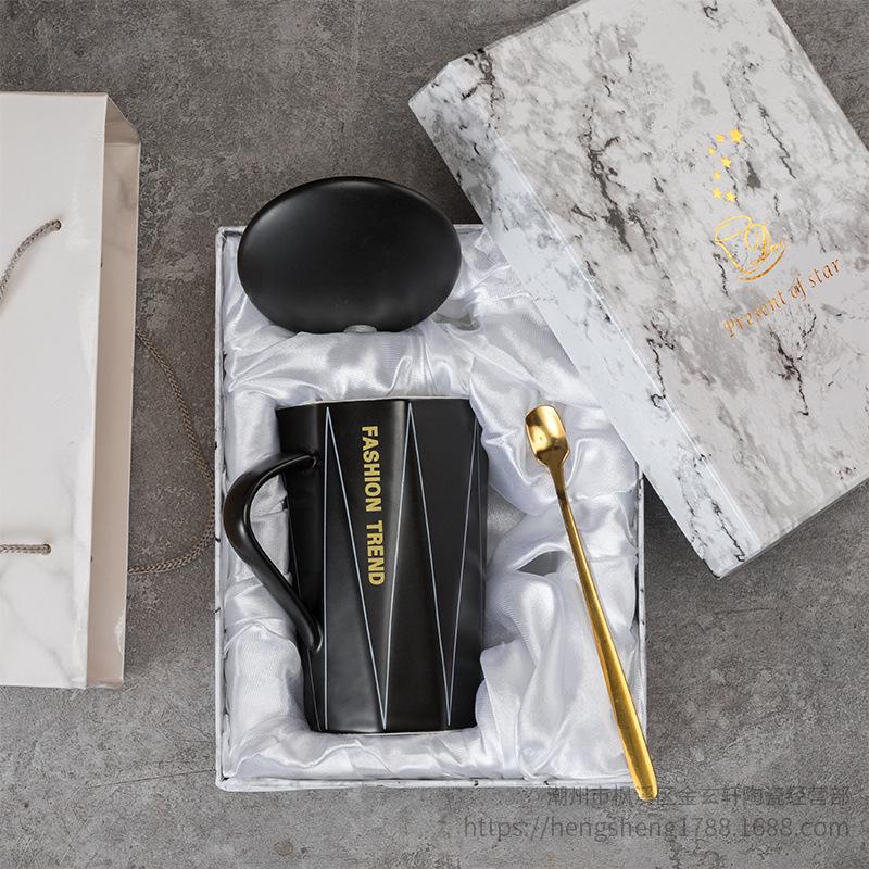 Geometric Line Drawing Coffee and Tea Cup Set with Lid and Spoon