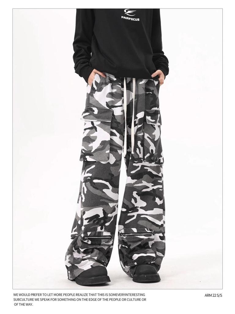 Men's Retro Hiphop Camouflage Cargo Pants: Loose, Straight-Leg, Multi-Pocket Design.