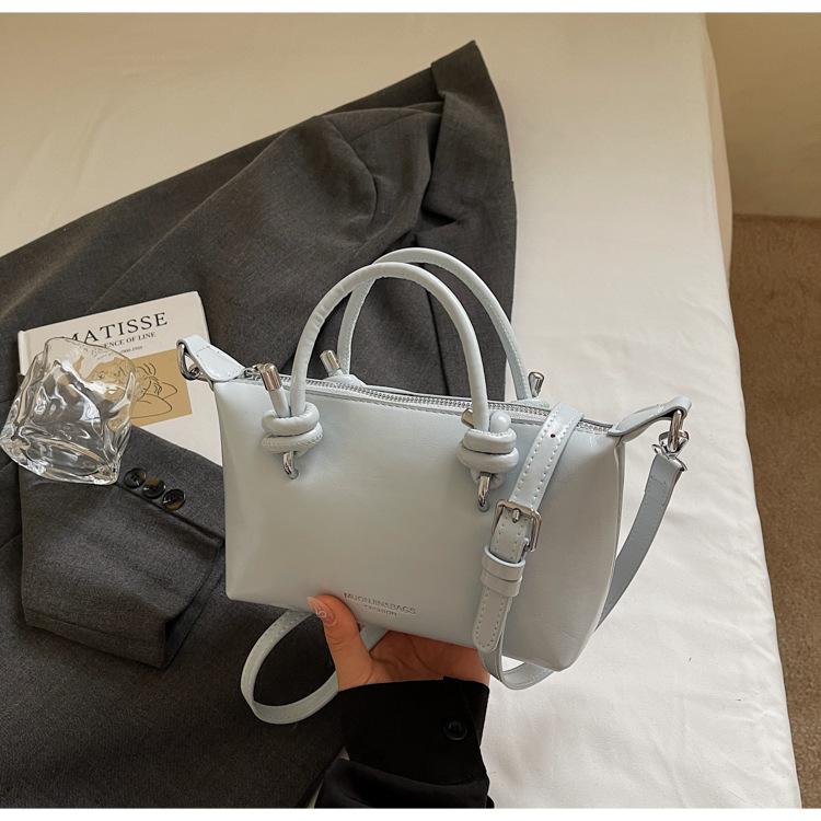 

Модная маленькая сумка ins 2025 новая ретро нишевая ручная сумка-пельмень из масляной вощеной кожи женская на плечо через плечо серый