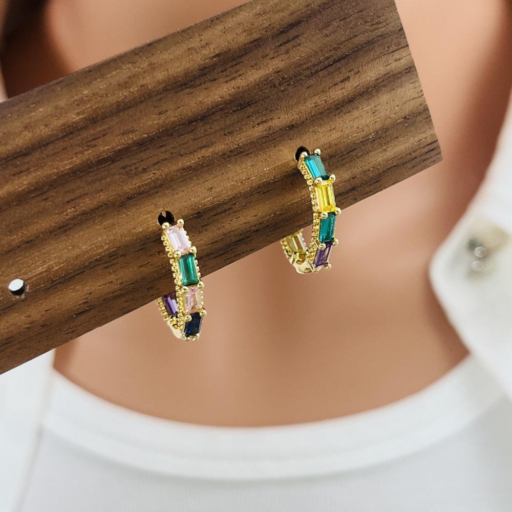 Eleganckie kolczyki koła z cyrkoniami: Pozłacany 18-karatowym złotem do noszenia na co dzień