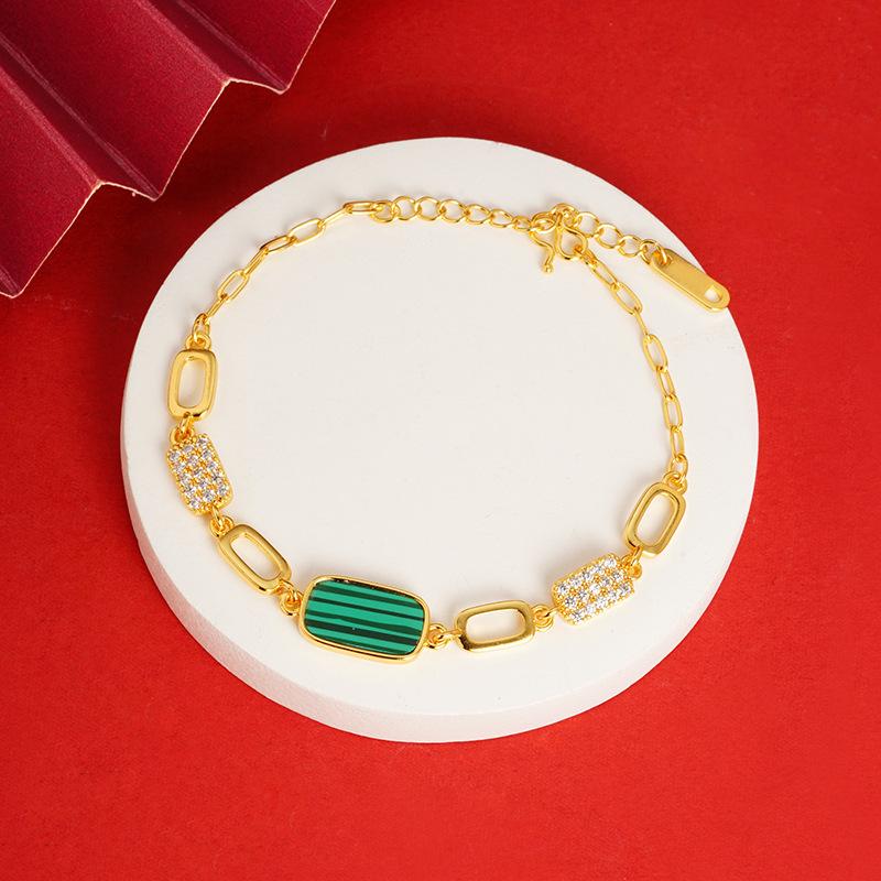 Elegancki Złoty Zestaw Biżuterii Wietnamskiej z Motylem: Długotrwały naszyjnik, pierścionek, kolczyki, bransoletka