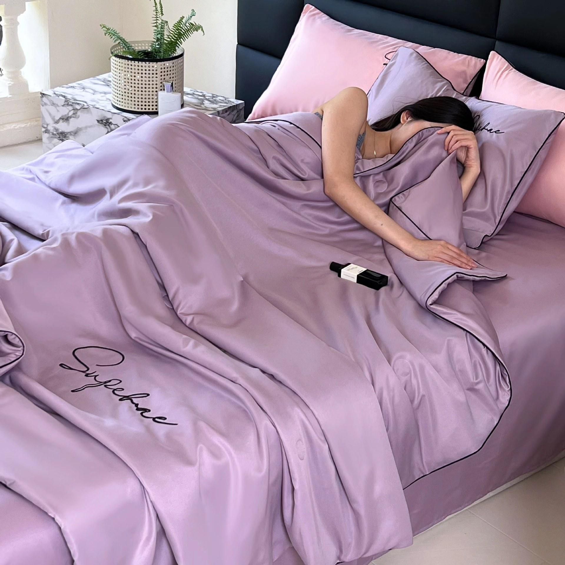 

4Pcs Summer Embroidered Thin Quilt Set with Sheets Pillowcases, Ice Air-Conditioned Quilt, Washable Quilt for Single Double Bed 150x200cm 4pcs set