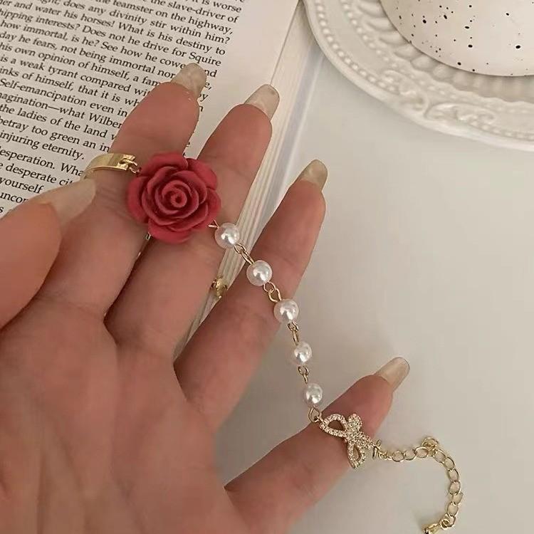 French Baroque Trendy Red Rose Pearl Bracelet With Elegant Design For Women