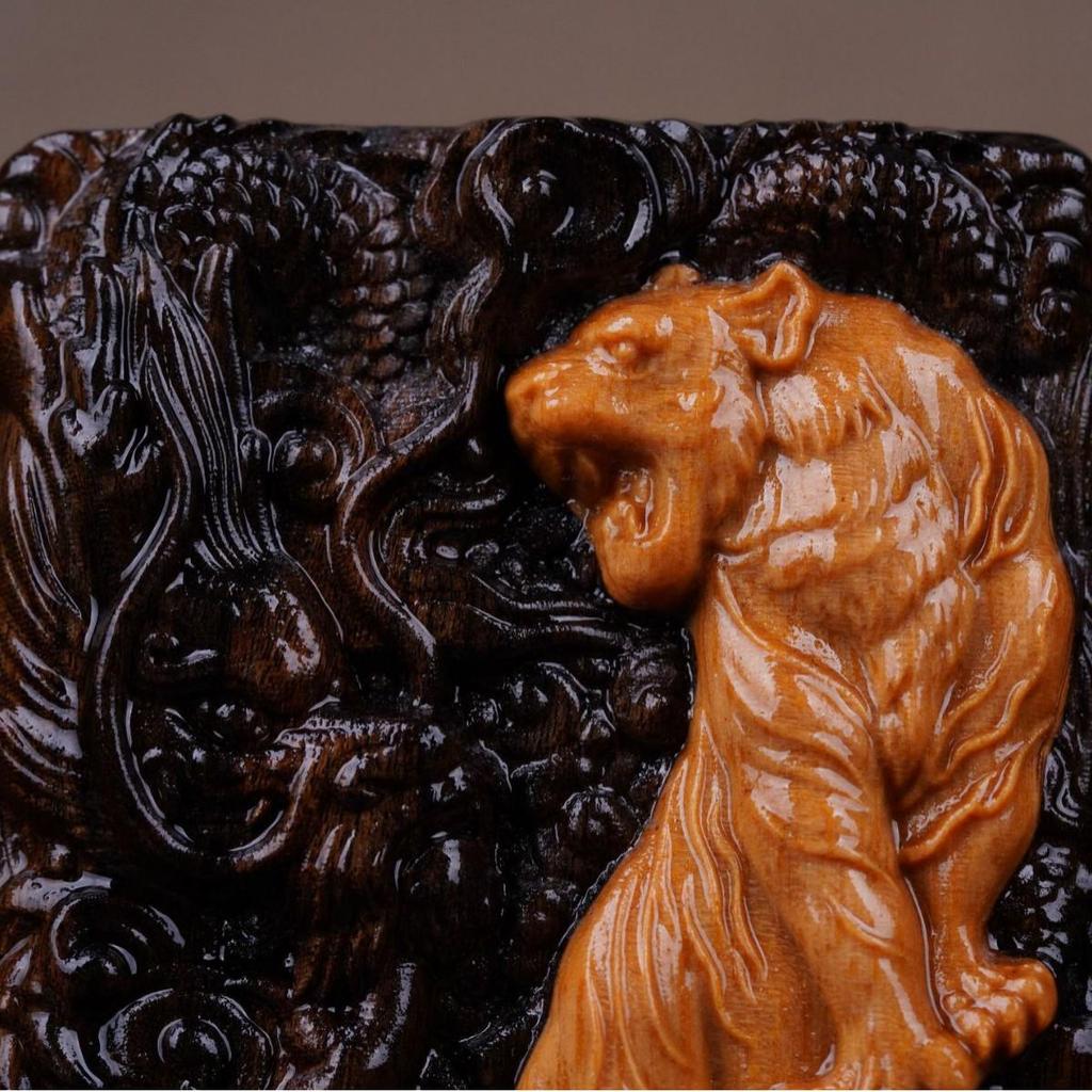 Agarwood-Inlaid Sandalwood Card Holder with Dragon & Tiger Motif – Chinese Style Pendant Plaything