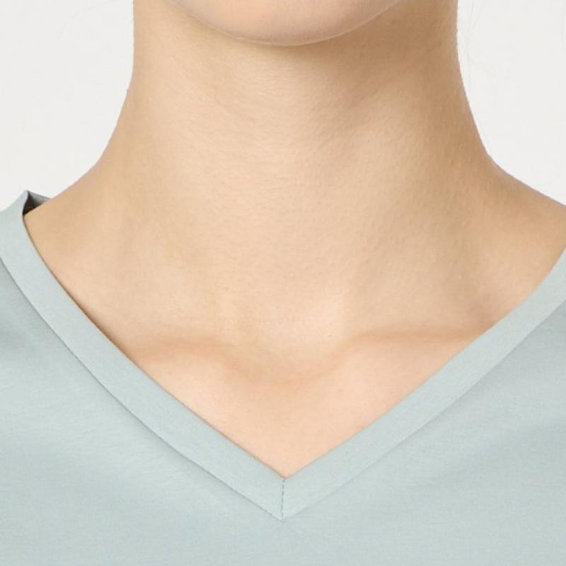 BCBG V Neck T shirT B4m6x450