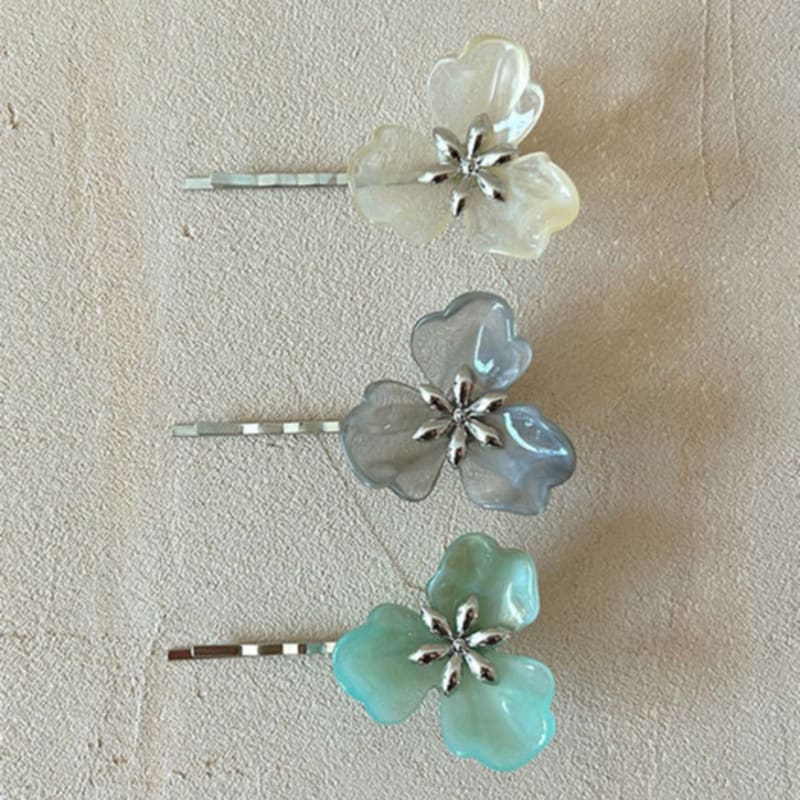 

Favorite Noun Single Petal Hairpin Mint
