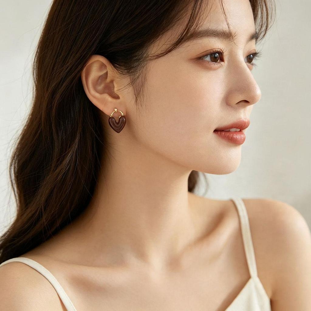 French-style coffee heart ear clip for women, niche design earrings, daily fashion, minimalist, cool style