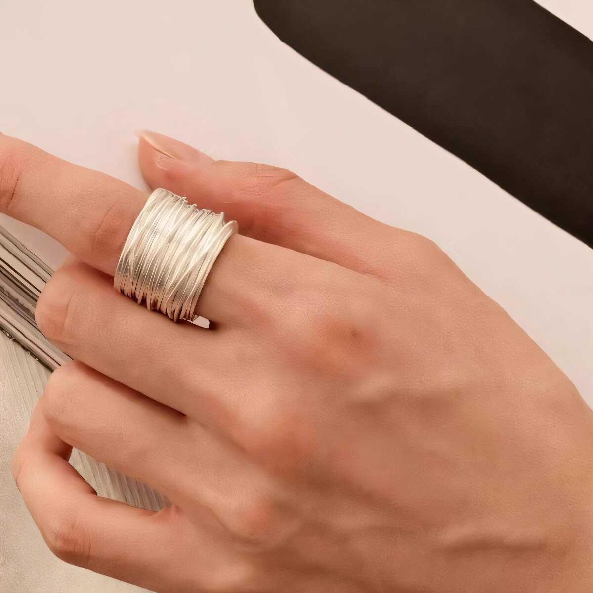 

Нишевый стиль серебряное широкое кольцо с открытой шинкой: Минималистичная унисекс роскошная мода Adjustable Open Size