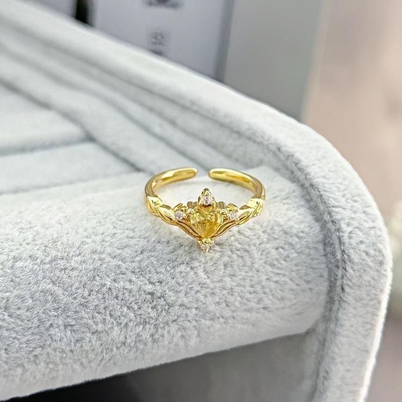 Fashion Light Luxury Sugar Cube Vine Winding Square Diamond Flower Ring Women'S Niche Design Inlaid Zircon High-End Jewelry