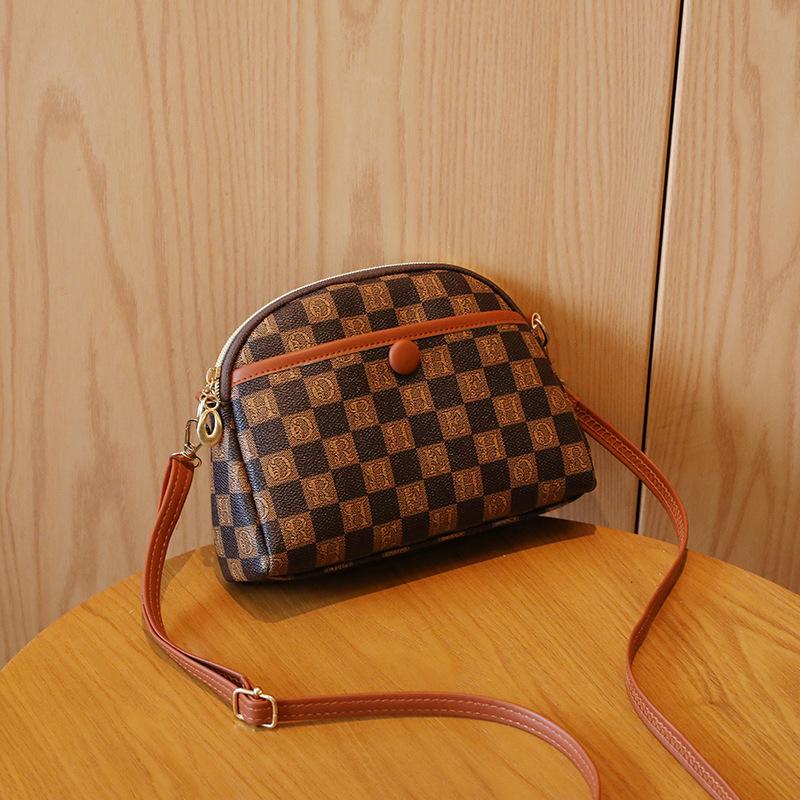 

косой кроссбоди новая сумка-ракушка ретро принт буква маленькая квадратная сумка шахматная одноплечевая сумка-мессенджер цельная темно-коричневого