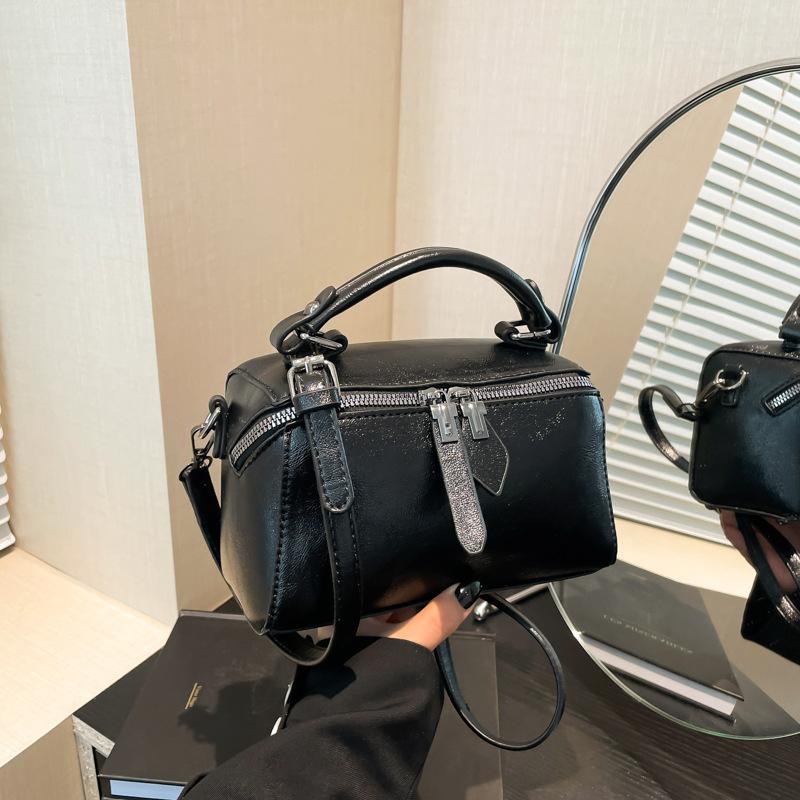 High-end Niche Bag Women's Retro New Fashion Messenger Bag Women's Portable Pillow Bag