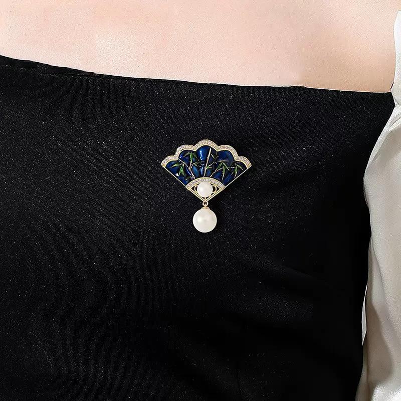 High-End Chinese Style Enamel Painted Butterfly Brooch Women'S Fashion Versatile Pin Temperament Elegant Corsage Sweater Accessories