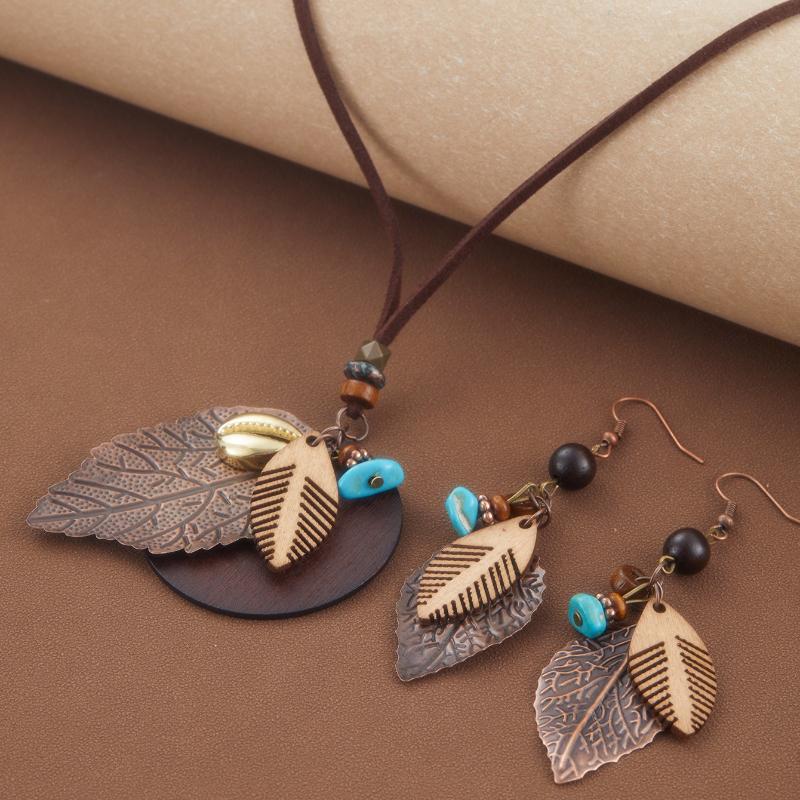 

3 Pieces/set Bohemian Ethnic Style Carved Pattern Leaf Pendant Necklace Earrings, Women s Retro Trendy Holiday Accessories Gift