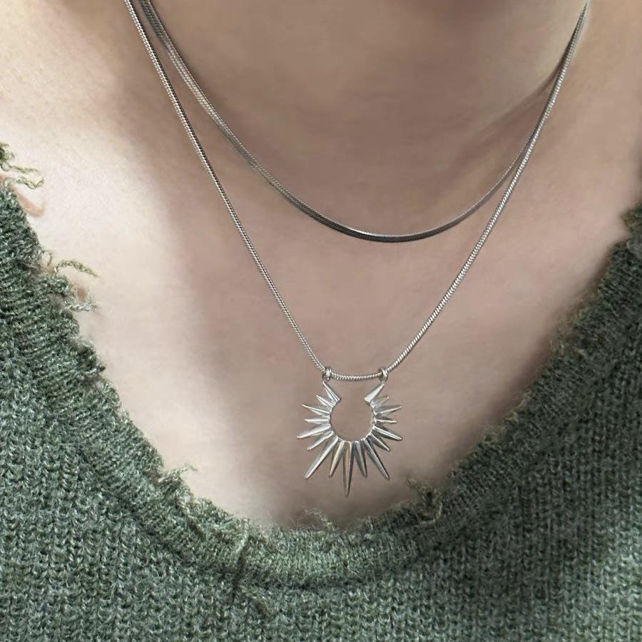 Dark Punk Sunflower Choker Necklace - High-End Niche Metal Jewelry for Women