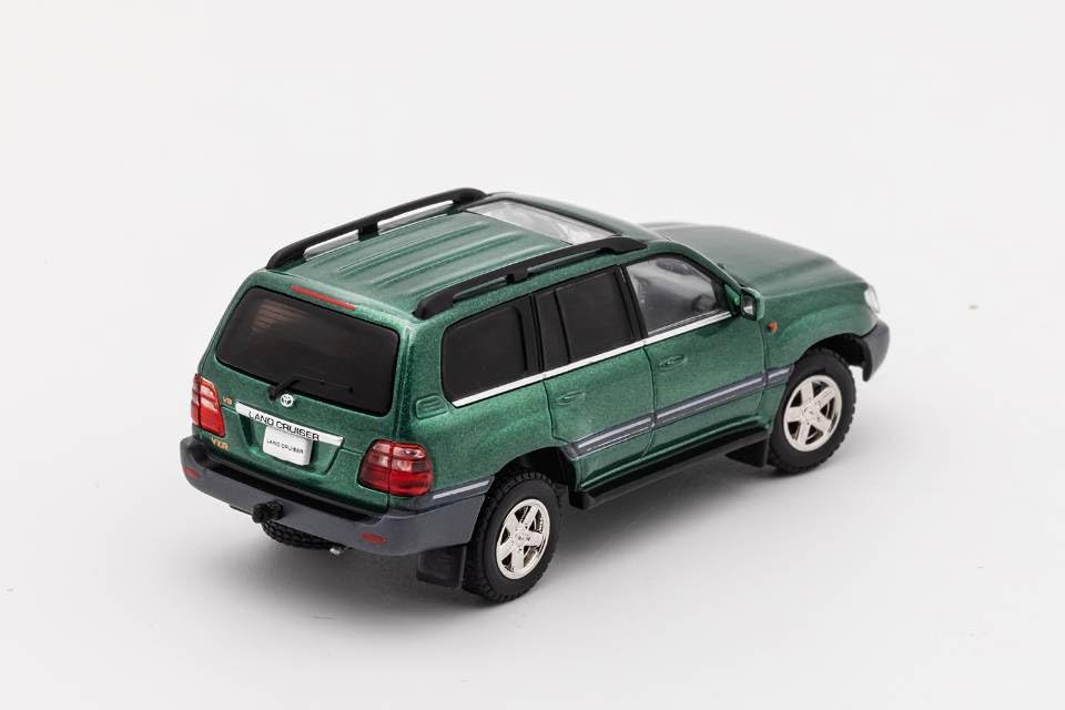 Gaincorp Products Toyota Land Cruiser 100 Zielony Produkt gotowy 1/64 - (LHD)